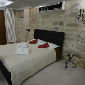 bb-domus-gaia.lecce-hotels.com/